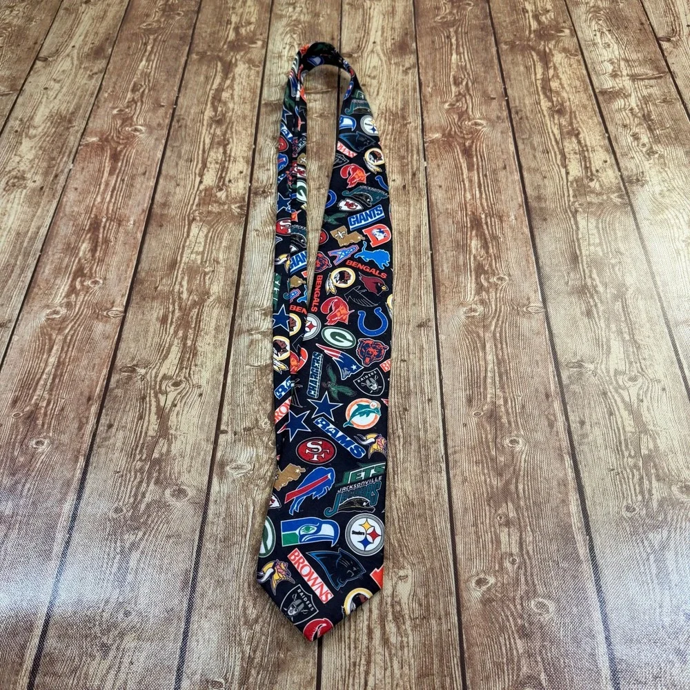 Surrey NFL Team Logos Necktie Mens One Size Black Vintage 1994 All Over Print